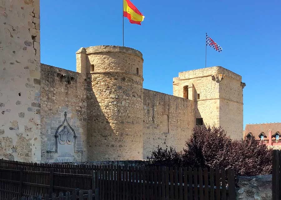 Regreso al Castillo de Santiago